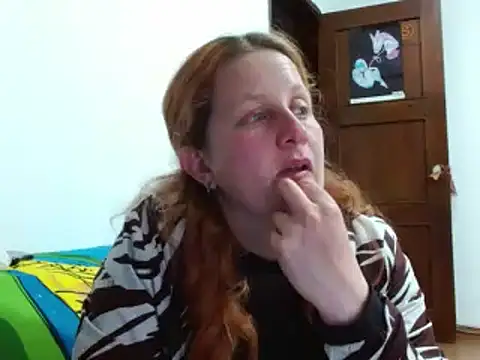 Snapshot of ViioletaMora chatting on 11/18/25, 04:06 ViioletaMora online show from 11/18/25, 04:06