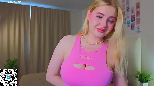 Snapshot of oliviabr0wn0 chatting on 10/19/25, 02:01 oliviabr0wn0 online show from 10/19/25, 02:01