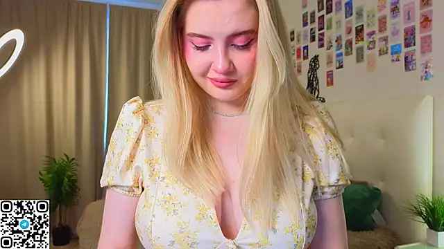 Snapshot of oliviabr0wn0 chatting on 10/23/25, 02:22 oliviabr0wn0 online show from 10/23/25, 02:22