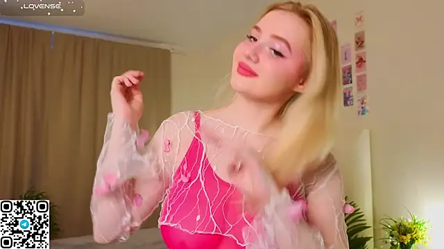 Snapshot of oliviabr0wn0 chatting on 11/08/25, 02:12 oliviabr0wn0 online show from 11/08/25, 02:12