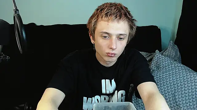 Snapshot of axxxturel chatting on 12/02/24, 05:37 axxxturel online show from 12/02/24, 05:37