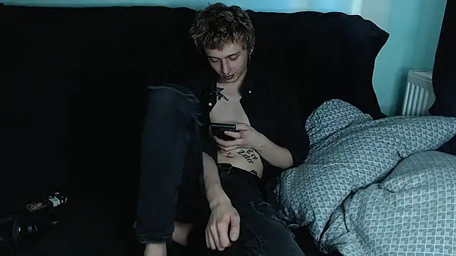 Snapshot of axxxturel chatting on 01/02/25, 07:01 axxxturel online show from 01/02/25, 07:01