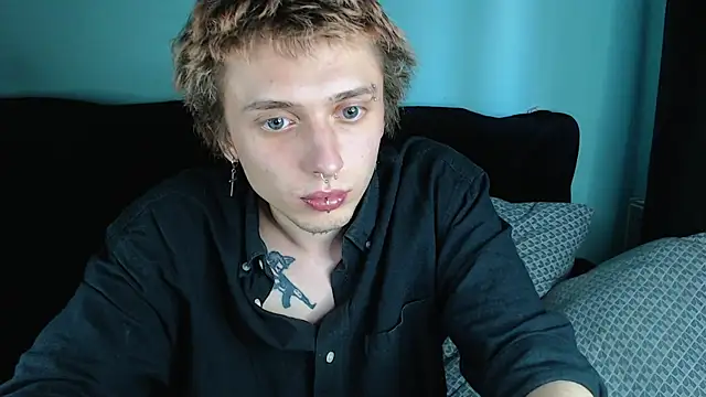 Snapshot of axxxturel chatting on 01/03/25, 06:01 axxxturel online show from 01/03/25, 06:01