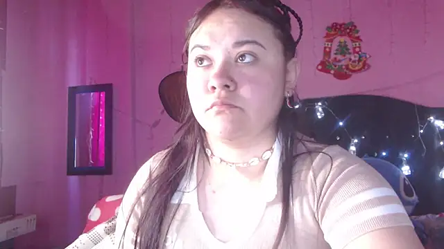 NikkiRous  online show from 11/12/25, 12:49