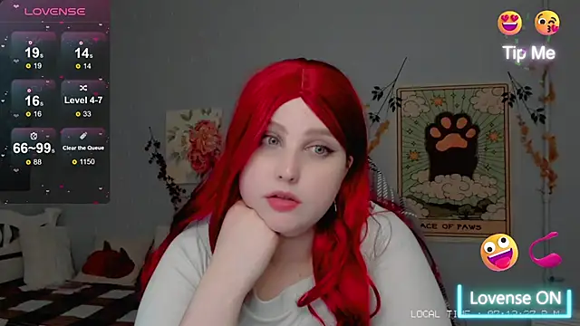 Snapshot of Crystal_Chris chatting on 10/28/25, 05:04 Crystal Chris online show from 10/28/25, 05:04