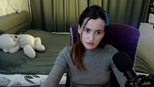 Snapshot of KiraYammy chatting on 12/19/24, 10:21 KiraYammy online show from 12/19/24, 10:21