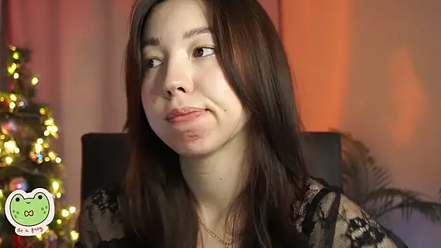 Snapshot of Sarah_Son chatting on 01/04/25, 05:48 Sarah Son online show from 01/04/25, 05:48