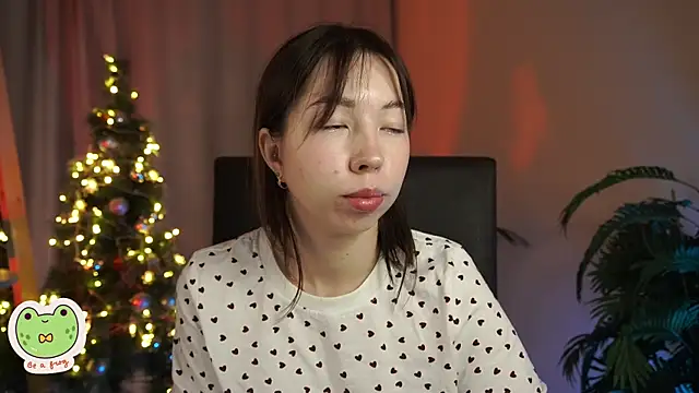 Snapshot of Sarah_Son chatting on 01/05/25, 05:41 Sarah Son online show from 01/05/25, 05:41