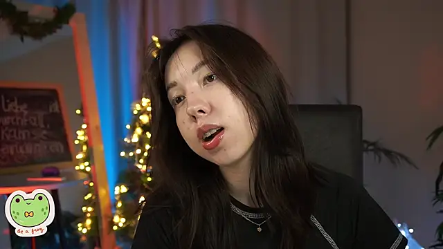 Snapshot of Sarah_Son chatting on 01/09/25, 11:47 Sarah Son online show from 01/09/25, 11:47