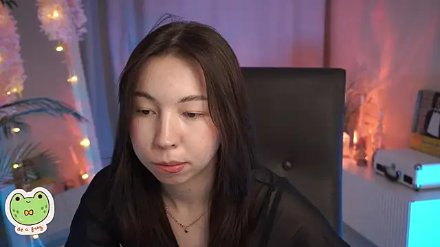 Snapshot of Sarah_Son chatting on 02/25/25, 12:13 Sarah Son online show from 02/25/25, 12:13