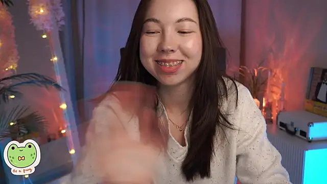Snapshot of Sarah_Son chatting on 02/26/25, 08:37 Sarah Son online show from 02/26/25, 08:37