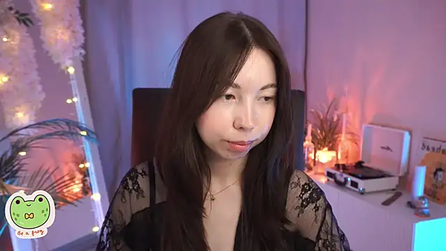 Snapshot of Sarah_Son chatting on 03/02/25, 05:33 Sarah Son online show from 03/02/25, 05:33