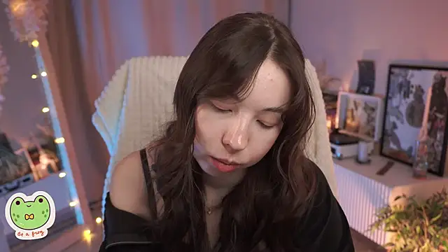 Snapshot of Sarah_Son chatting on 03/17/25, 08:51 Sarah Son online show from 03/17/25, 08:51