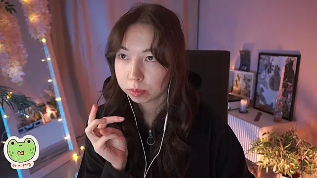Snapshot of Sarah_Son chatting on 03/17/25, 11:53 Sarah Son online show from 03/17/25, 11:53