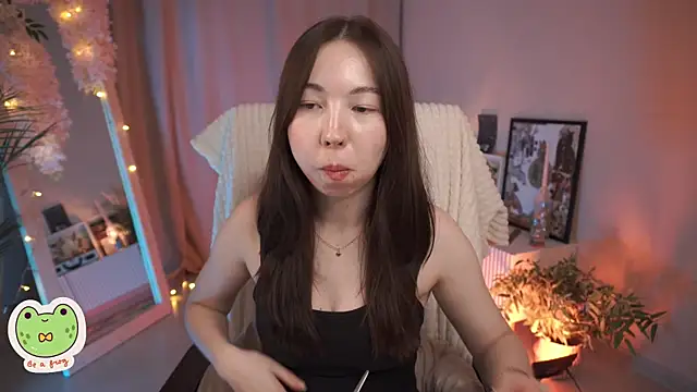 Snapshot of Sarah_Son chatting on 03/18/25, 08:36 Sarah Son online show from 03/18/25, 08:36