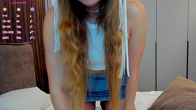 Snapshot of Molly_sweetie chatting on 11/11/25, 07:19 Molly sweetie online show from 11/11/25, 07:19