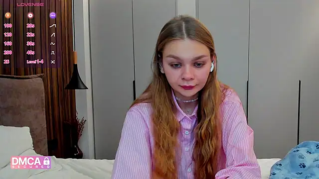 Snapshot of Molly_sweetie chatting on 11/13/25, 07:29 Molly sweetie online show from 11/13/25, 07:29