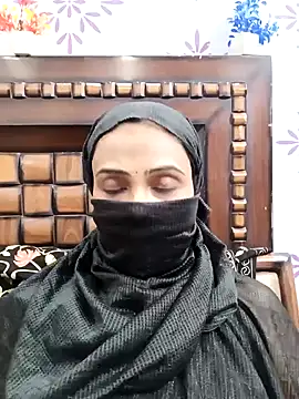 Snapshot of Yours-Bebo chatting on 01/11/25, 12:40 Yours-Bebo online show from 01/11/25, 12:40