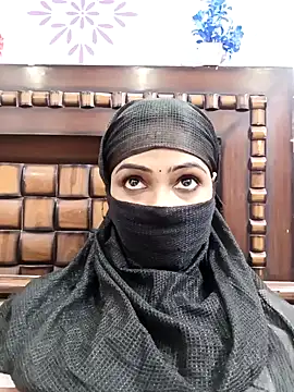 Snapshot of Yours-Bebo chatting on 01/22/25, 07:25 Yours-Bebo online show from 01/22/25, 07:25