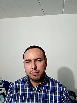 Snapshot of ElSunEagle chatting on 09/15/25, 04:12 ElSunEagle online show from 09/15/25, 04:12