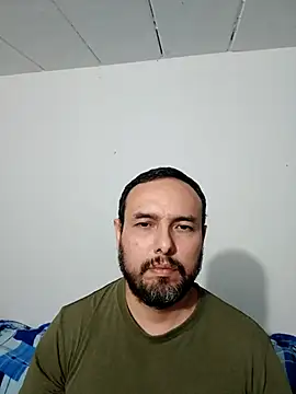 Snapshot of ElSunEagle chatting on 10/18/25, 04:48 ElSunEagle online show from 10/18/25, 04:48