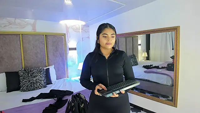 GiselOrtiz online show from 10/17/25, 10:29