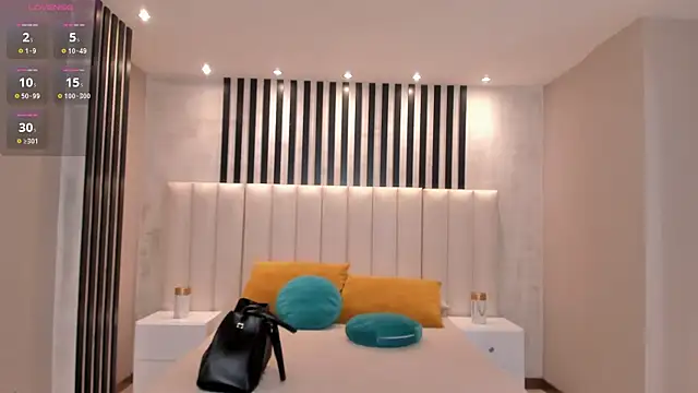 CorinneRusso online show from 12/22/24, 09:42