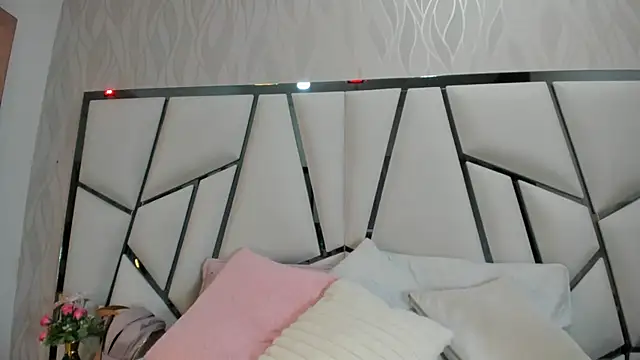  aurora18  online show from 10/22/25, 03:07