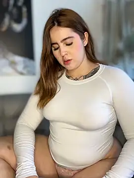 ValerieHilton online show from 10/15/25, 10:21