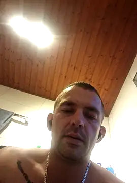 Snapshot of magicSeX4You chatting on 10/21/25, 04:19 magicSeX4You online show from 10/21/25, 04:19