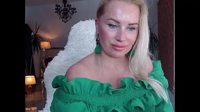 Snapshot of eyesangel22 chatting on 01/10/25, 11:43 eyesangel22 online show from 01/10/25, 11:43