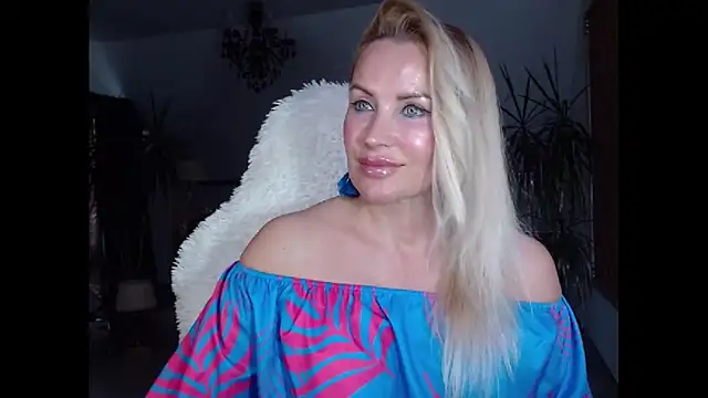 Snapshot of eyesangel22 chatting on 01/24/25, 12:52 eyesangel22 online show from 01/24/25, 12:52