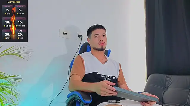 EdwardRoss  online show from 11/06/25, 07:37