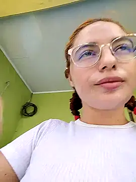 Snapshot of Kate_lorens9 chatting on 09/14/25, 06:18 Kate lorens9 online show from 09/14/25, 06:18