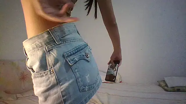 Snapshot of melodybar27 chatting on 12/23/24, 02:28 melodybar27 online show from 12/23/24, 02:28