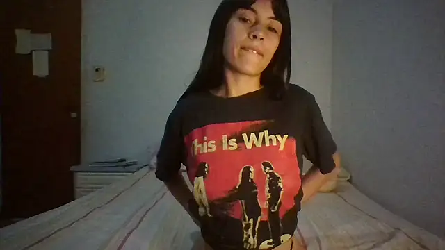 Snapshot of melodybar27 chatting on 12/31/24, 02:58 melodybar27 online show from 12/31/24, 02:58