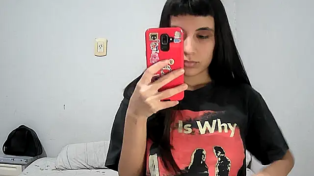 Snapshot of melodybar27 chatting on 03/12/25, 04:08 melodybar27 online show from 03/12/25, 04:08