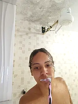 Julia Pretinha online show from 10/04/25, 01:42