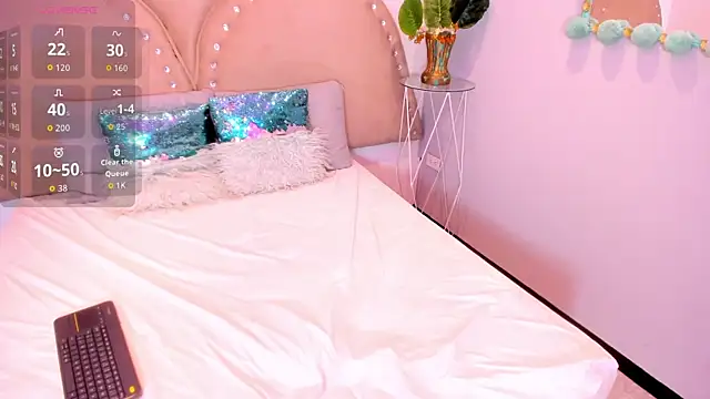 Miia Thompsonn online show from 11/08/25, 03:29