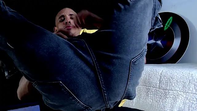 Antonywebb94 online show from 10/29/25, 03:53