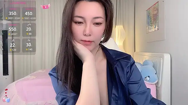 Snapshot of Ada-xixi chatting on 12/17/24, 03:50 Ada-xixi online show from 12/17/24, 03:50