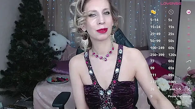 Snapshot of AdrianaSea chatting on 12/10/24, 05:28 AdrianaSea online show from 12/10/24, 05:28