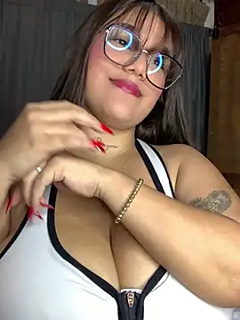 Snapshot of Michellesexxy chatting on 12/14/24, 02:34 Michellesexxy online show from 12/14/24, 02:34
