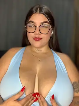 Snapshot of Michellesexxy chatting on 12/15/24, 01:35 Michellesexxy online show from 12/15/24, 01:35