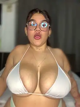 Snapshot of Michellesexxy chatting on 01/08/25, 02:57 Michellesexxy online show from 01/08/25, 02:57