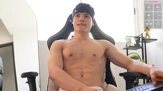 Snapshot of Max_cortes1 chatting on 10/21/25, 04:51 Max cortes1 online show from 10/21/25, 04:51