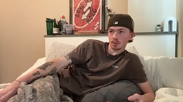 younghungginger online show from 12/14/24, 06:52