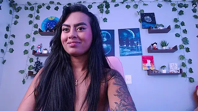 Snapshot of macey_elliot_ chatting on 01/06/25, 05:49 macey elliot online show from 01/06/25, 05:49