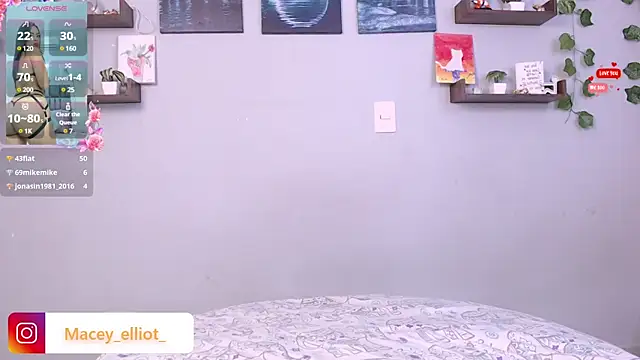 Snapshot of macey_elliot_ chatting on 01/17/25, 08:11 macey elliot online show from 01/17/25, 08:11