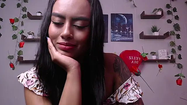 Snapshot of macey_elliot_ chatting on 02/21/25, 05:53 macey elliot online show from 02/21/25, 05:53